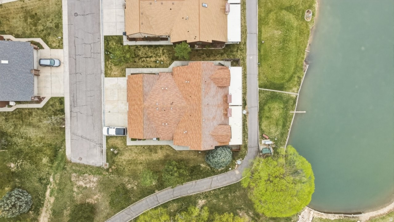 WHITE BARN COUNTRY CLUB PRUD - Residential Income