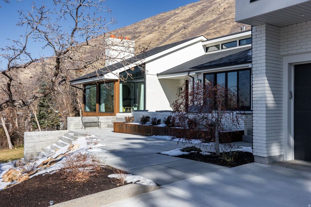 Photo of 4155 S PARKVIEW DR, Salt Lake City, UT 84124 (MLS # 2132164)