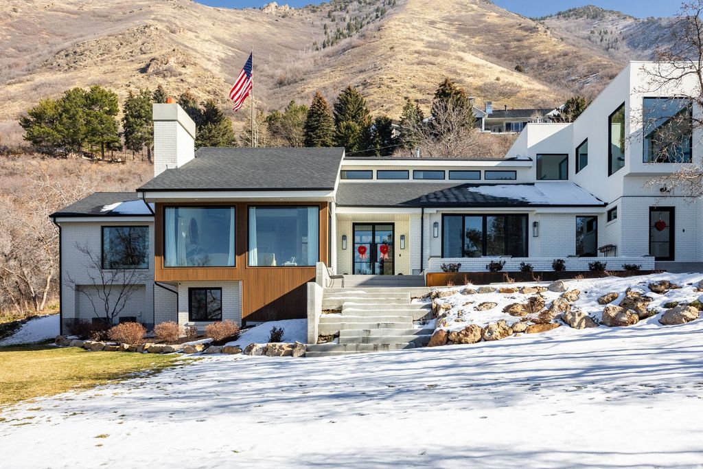 Photo of 4155 S PARKVIEW DR, Salt Lake City, UT 84124 (MLS # 2132164)