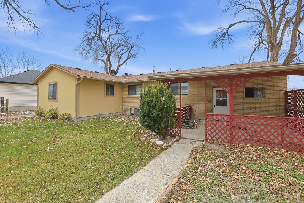 Photo of 251 E CLARK St, Grantsville, UT 84029 (MLS # 2127787)