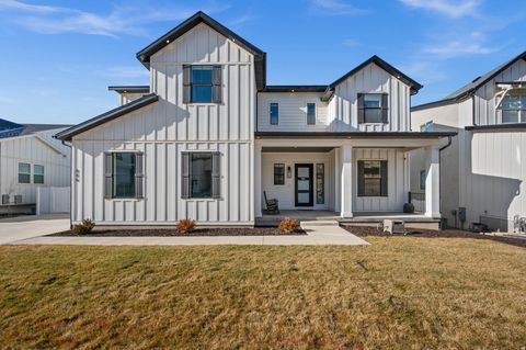 Photo of 886 S WINTER LN, North Salt Lake, UT 84054 (MLS # 2130742)