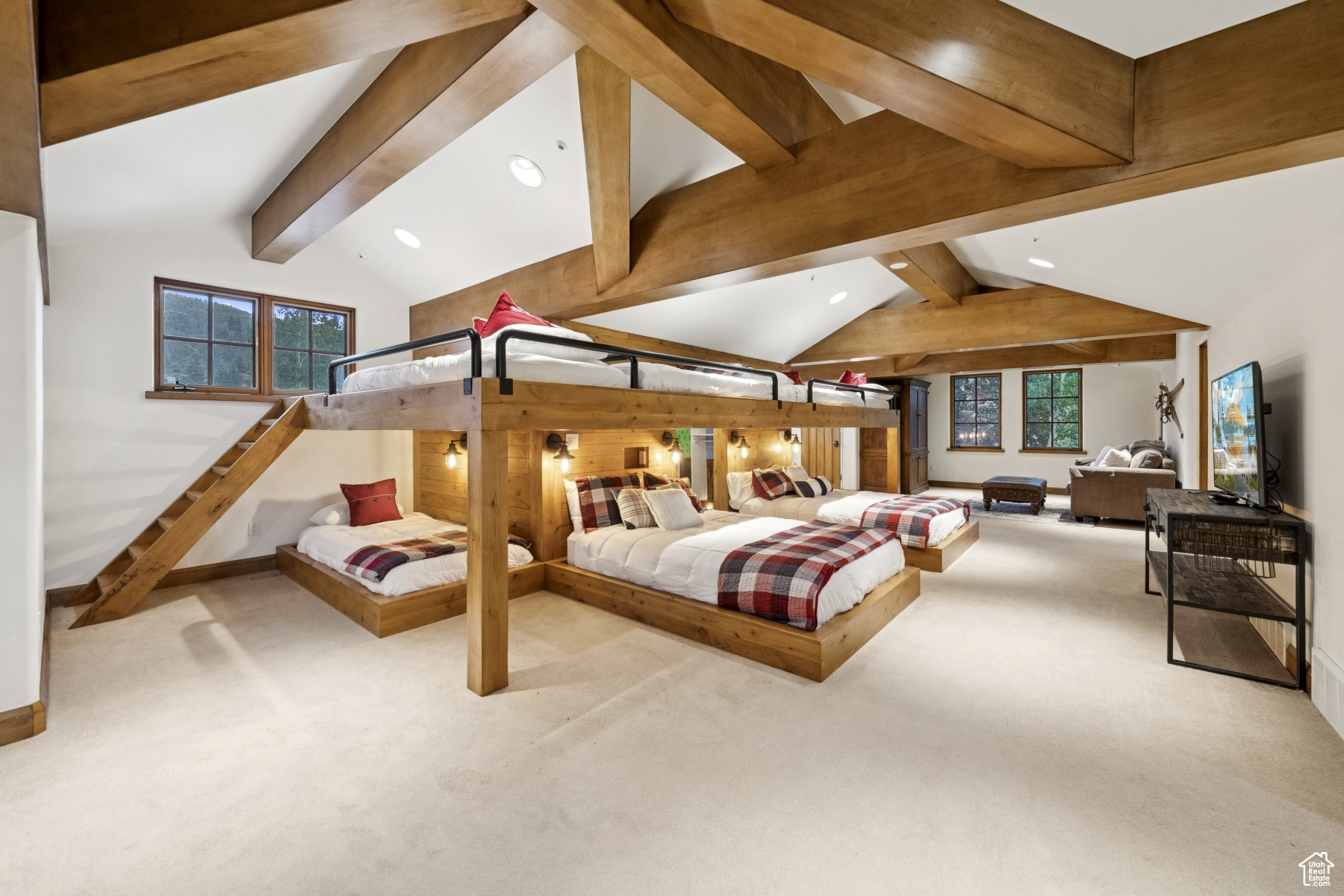 HOLIDAY RANCHETTES - Residential