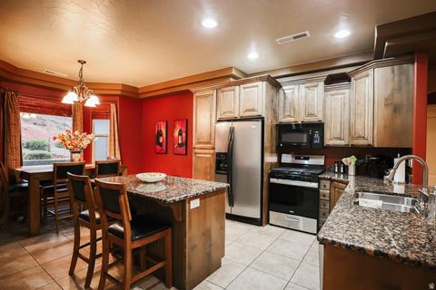 Tiny photo for 960 N CATALPA DR, Washington, UT 84780 (MLS # 2130033)