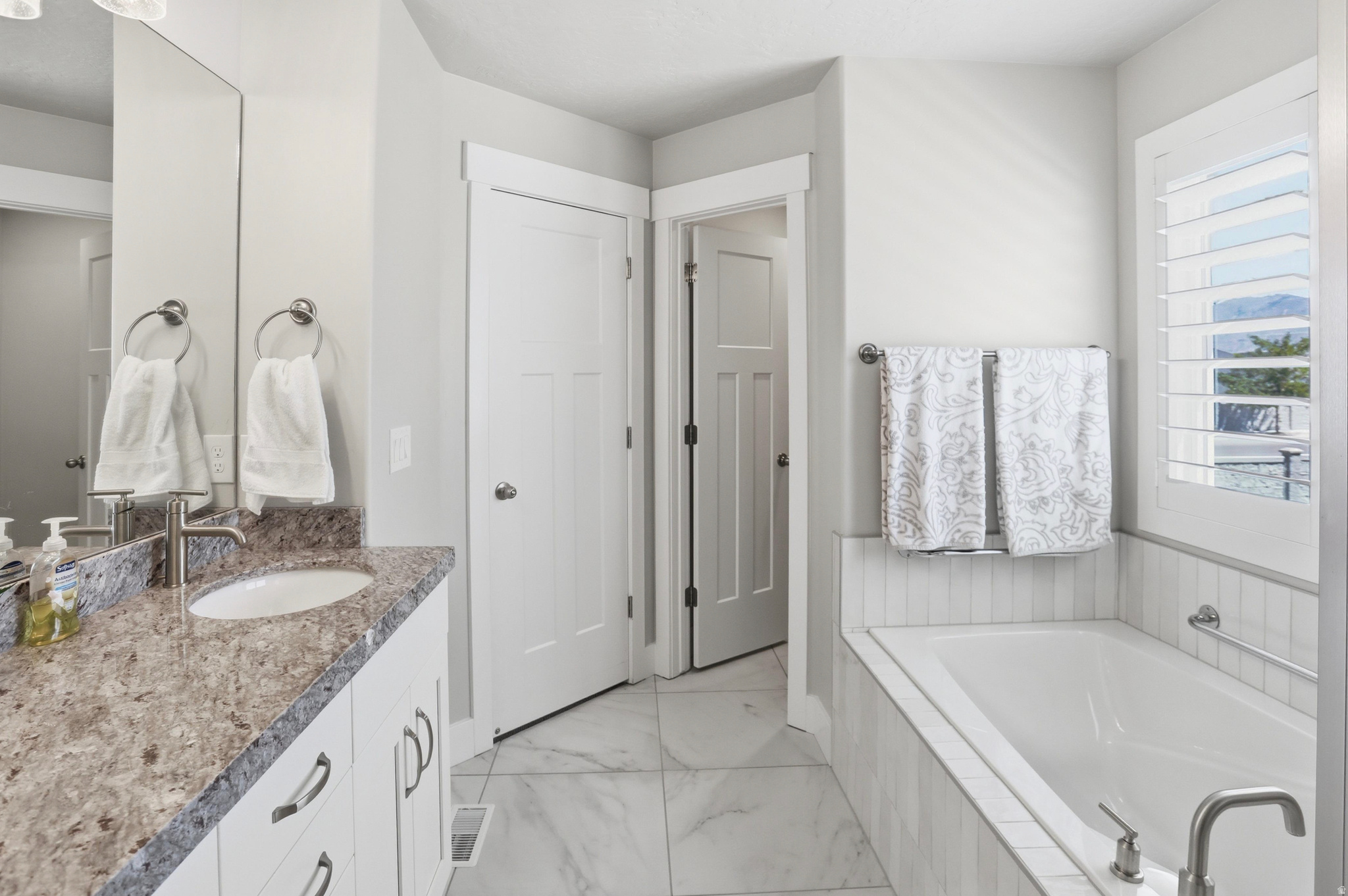 OVERLAKE - Residential