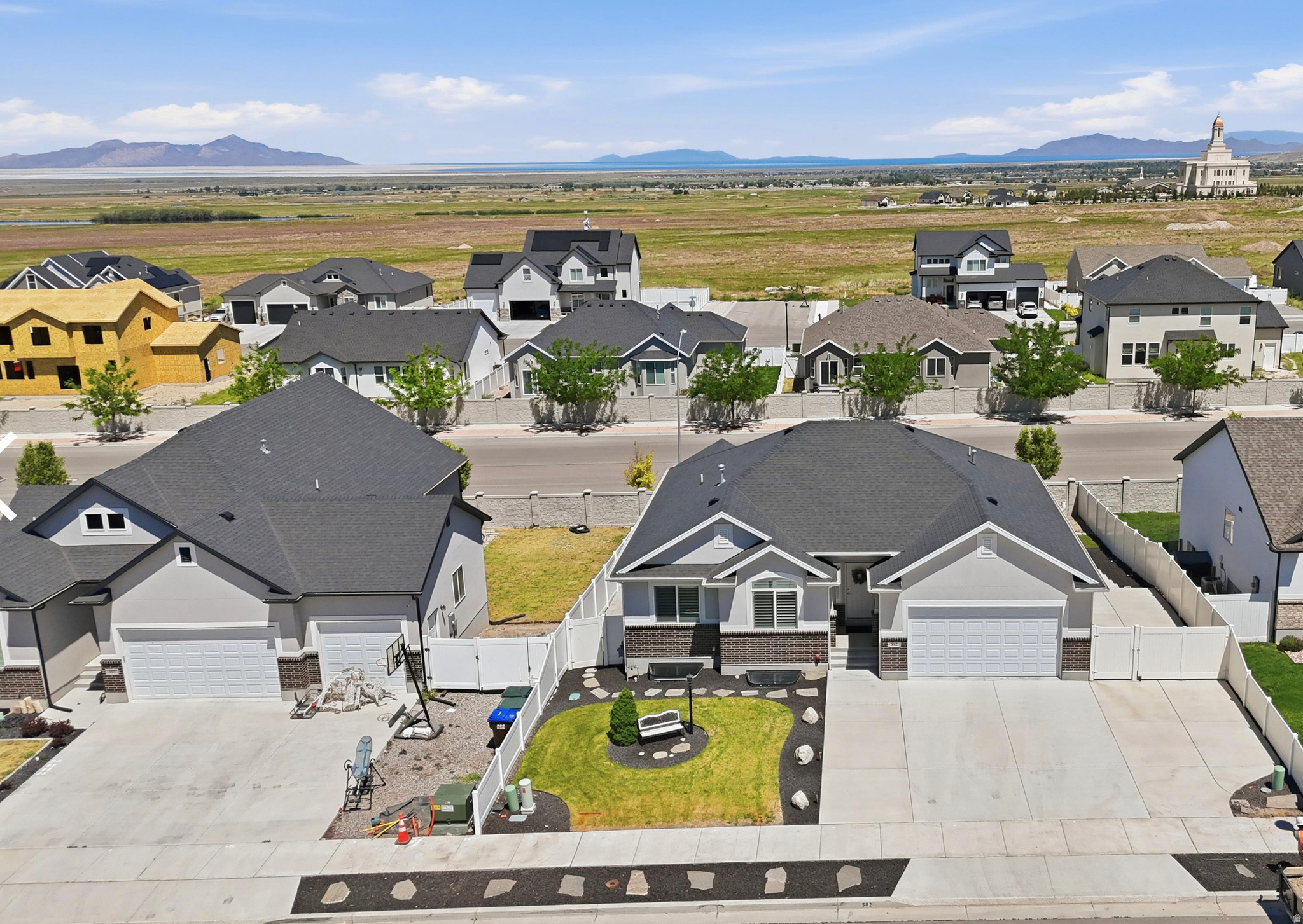 OVERLAKE - Residential