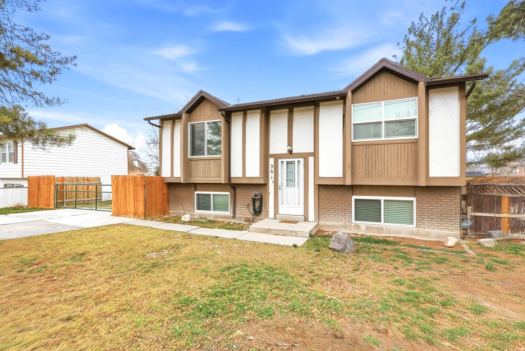 Photo of 361 E MAIN ST, Grantsville, UT 84029 (MLS # 2128091)