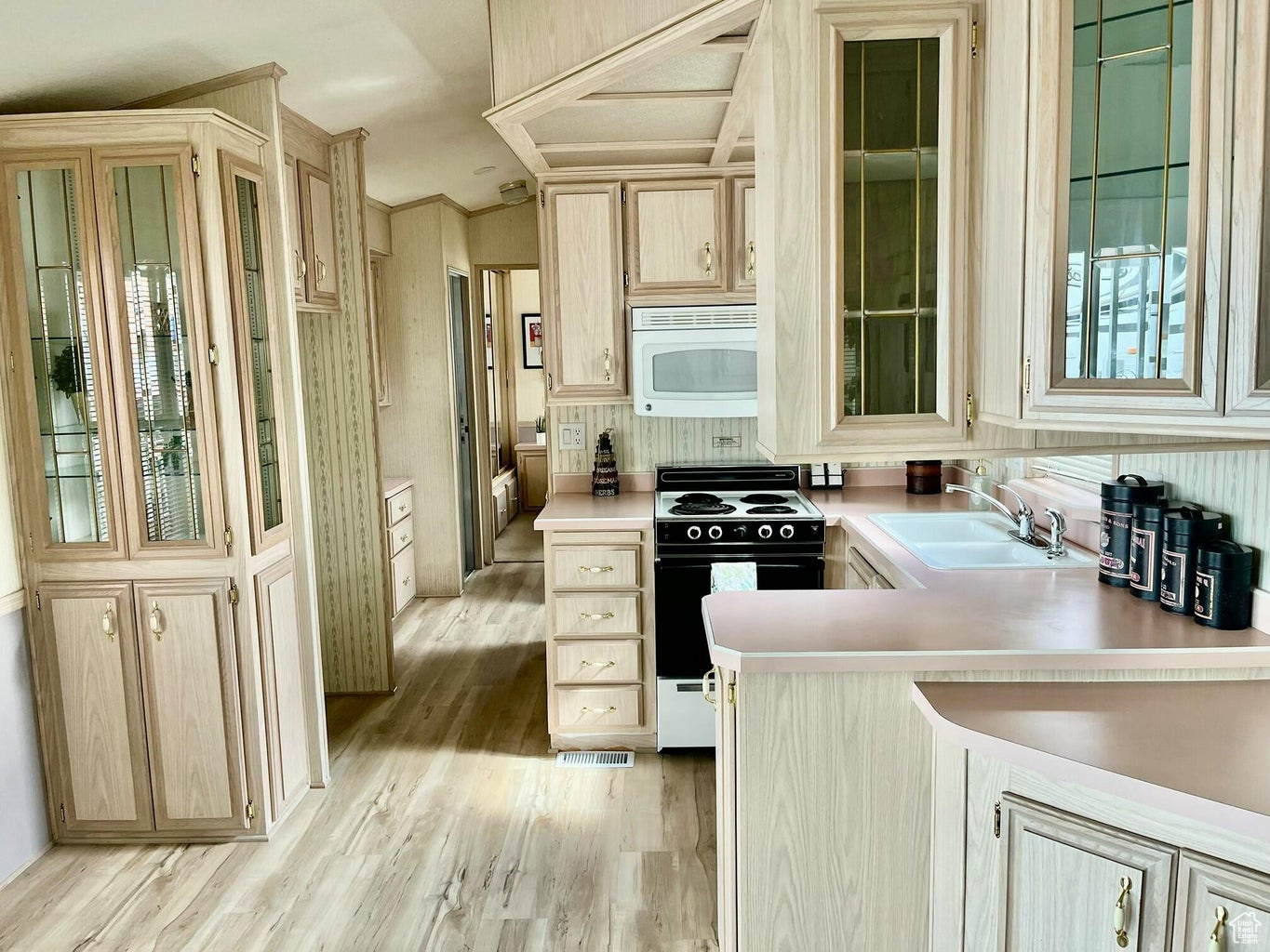 CANYON BREEZE RV RESORT - Residential