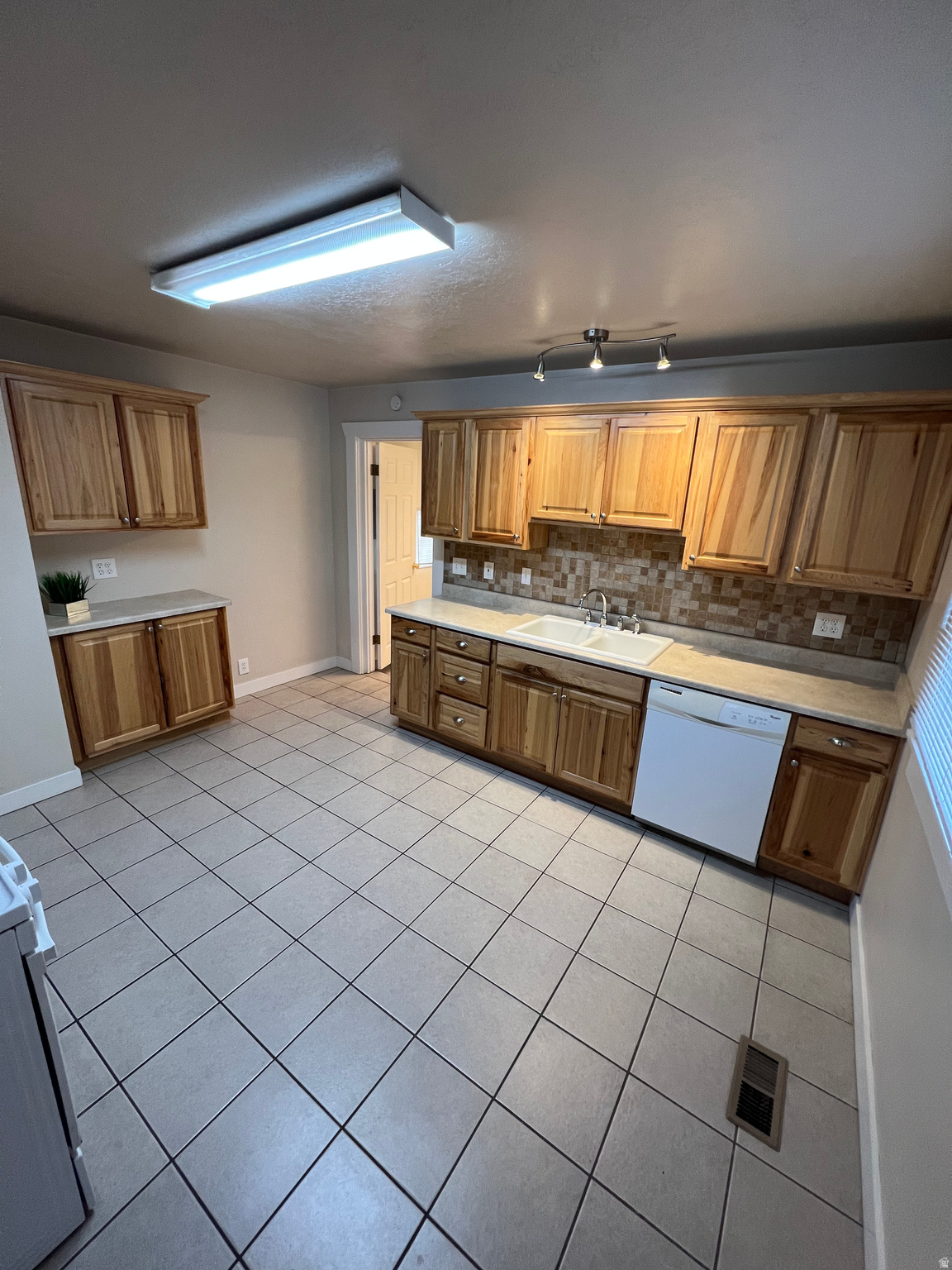 FREE SUB - Residential Lease