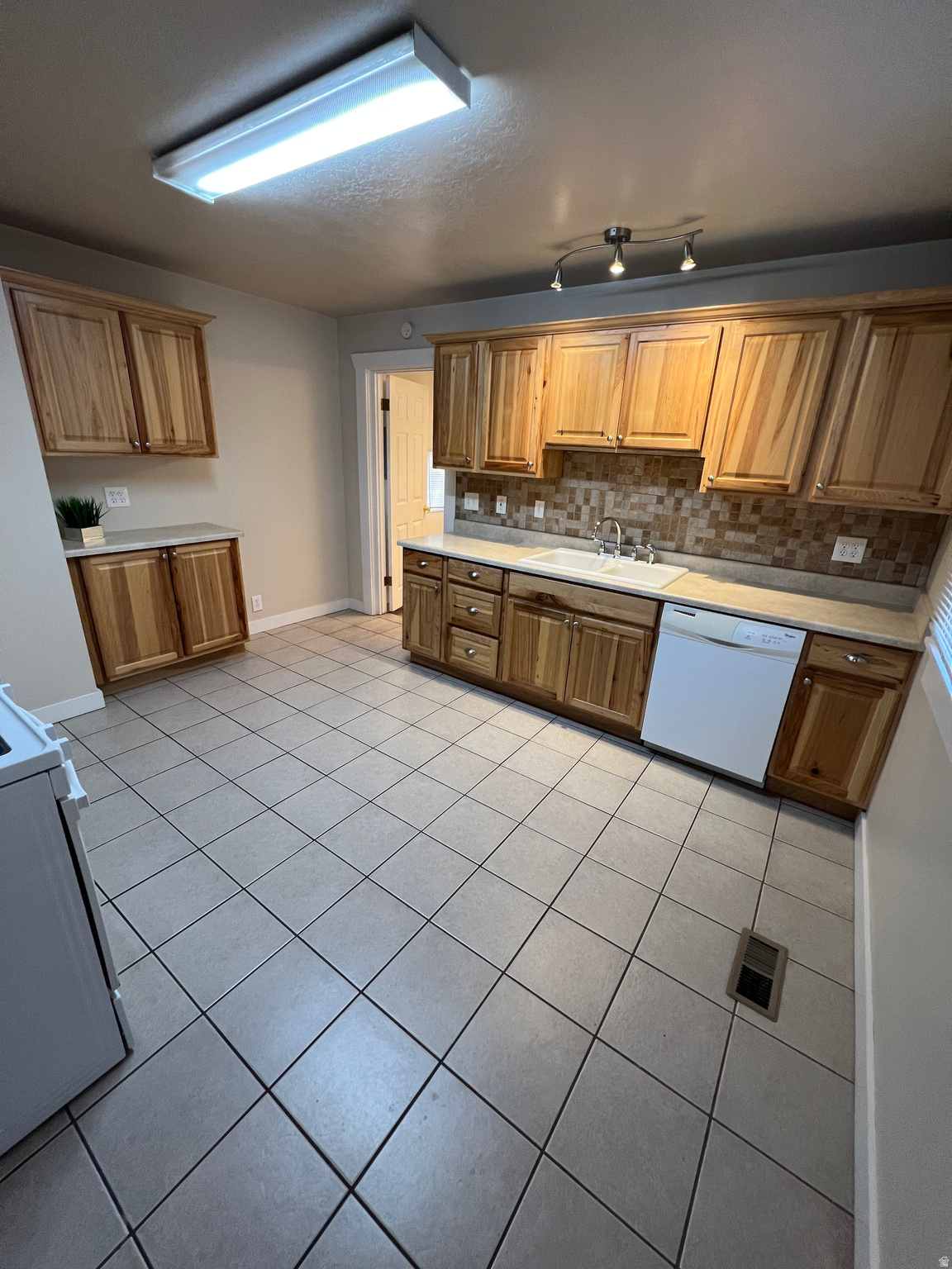 FREE SUB - Residential Lease