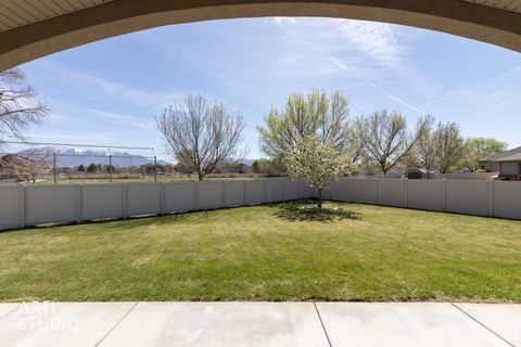 Tiny photo for 4621 W 4050 S, West Haven, UT 84401 (MLS # 2149418)