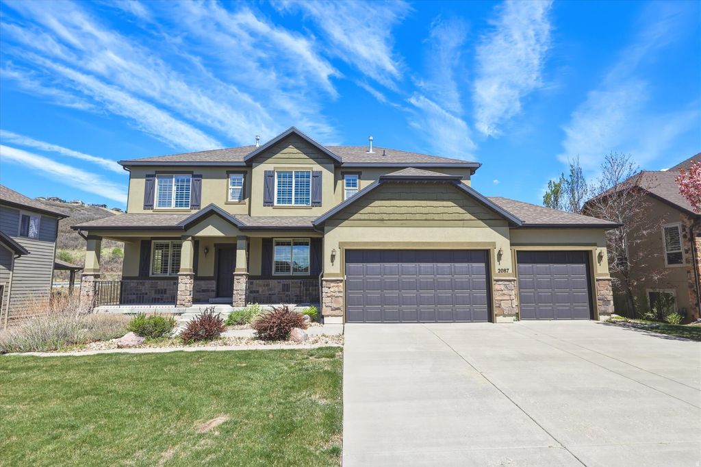 Photo of 2087 E AUTUMN FIELDS LN, Draper, UT 84020 (MLS # 2152212)