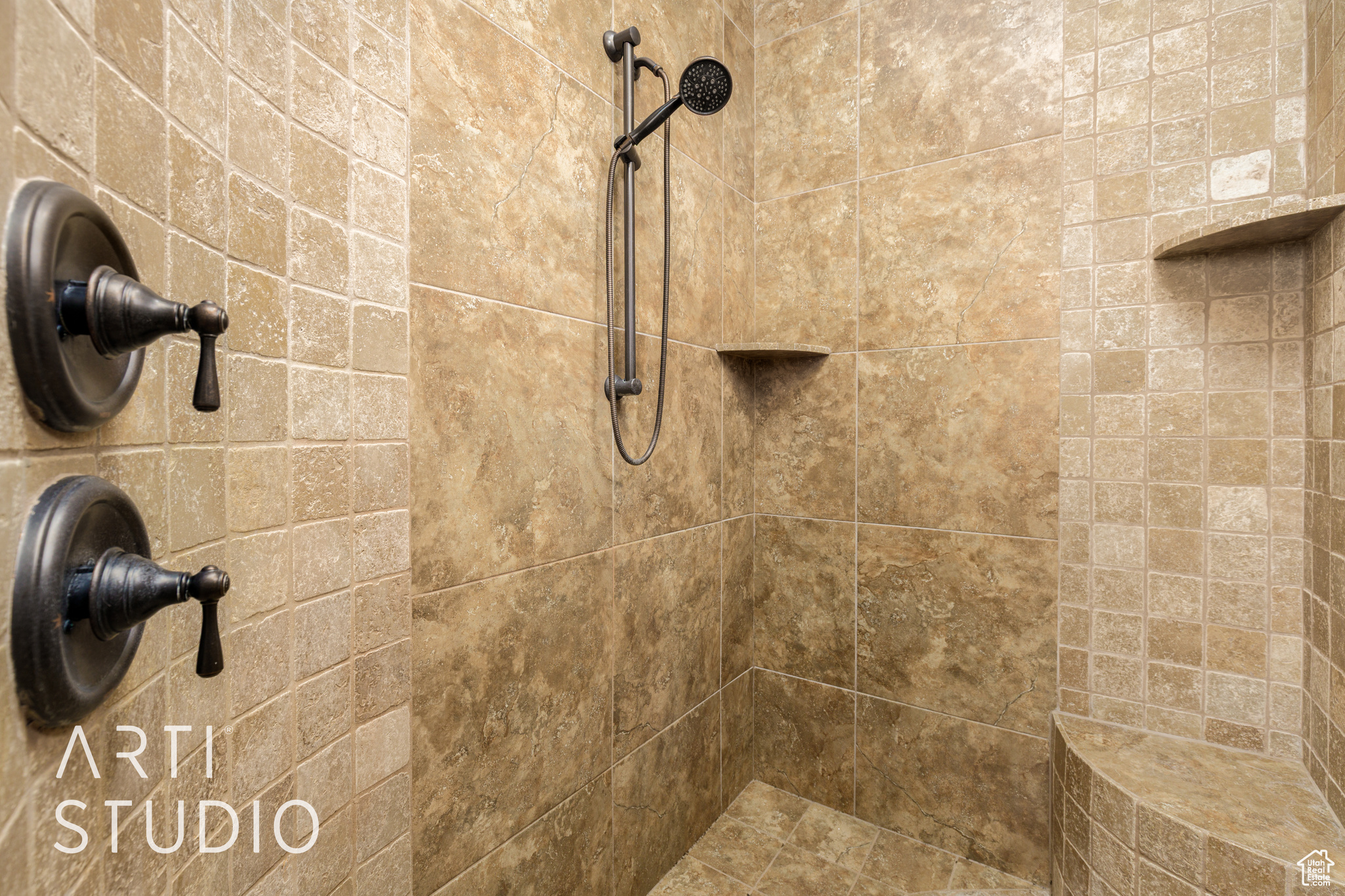 RICHARD PARRY MINOR LOT - Residential