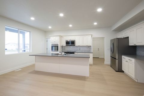 Tiny photo for 1356 E 320 S, Payson, UT 84651 (MLS # 2129135)