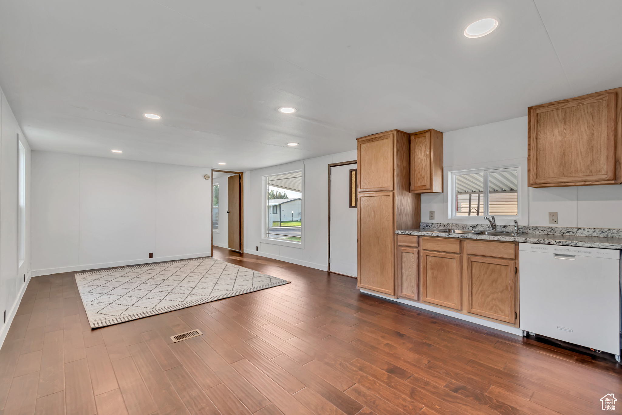 WINDSOR ESTATES - Residential