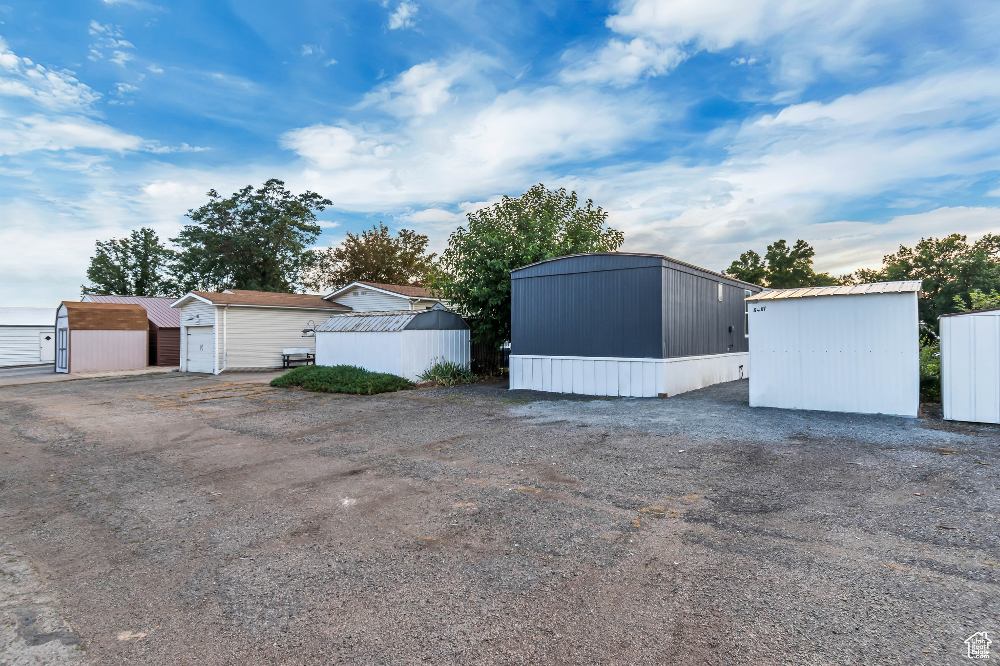 WINDSOR ESTATES - Residential
