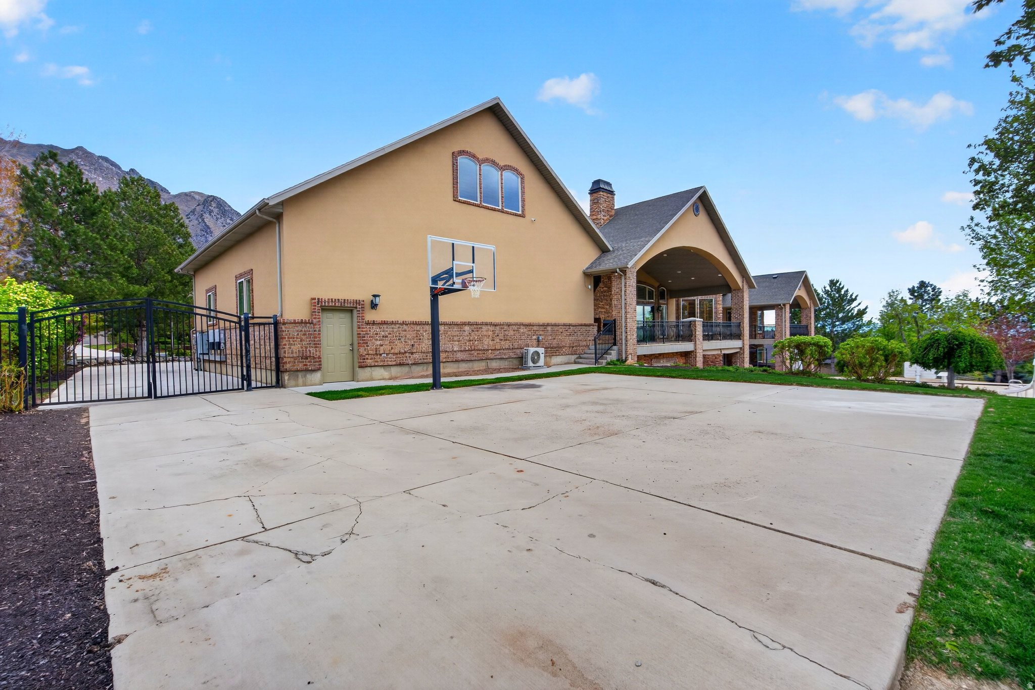 HEALEY HEIGHTS - Residential