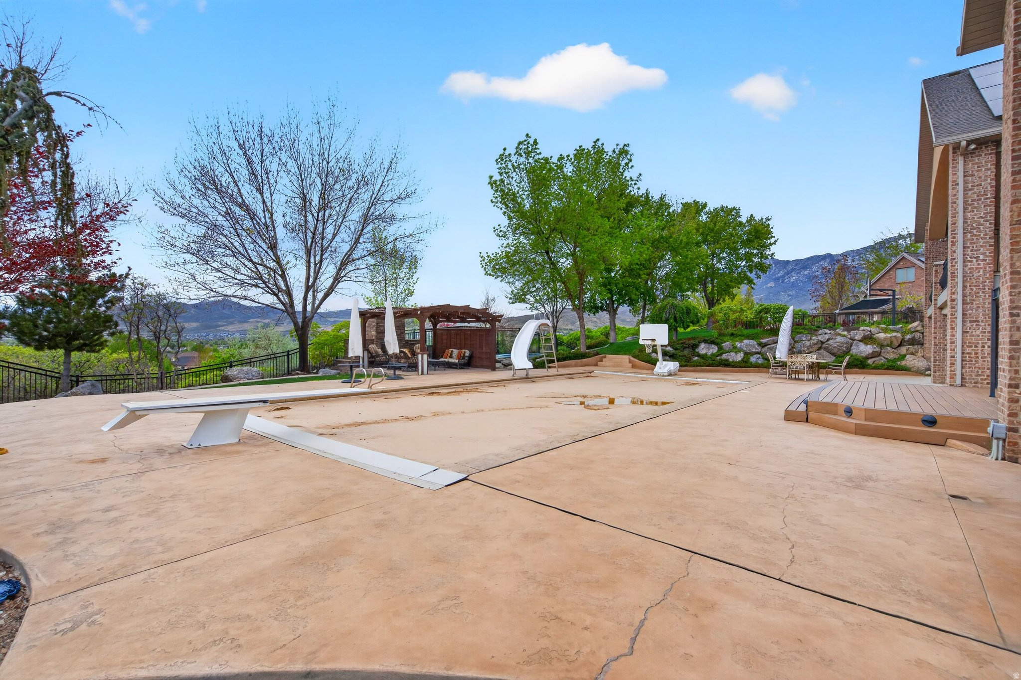 HEALEY HEIGHTS - Residential