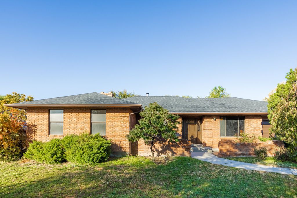 Photo of 10468 S FEATHERWOOD DR, South Jordan, UT 84095 (MLS # 2119877)