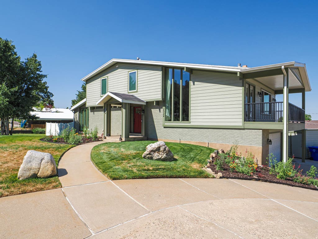 Photo of 2524 S EDGEHILL DR, Bountiful, UT 84010 (MLS # 2175963)