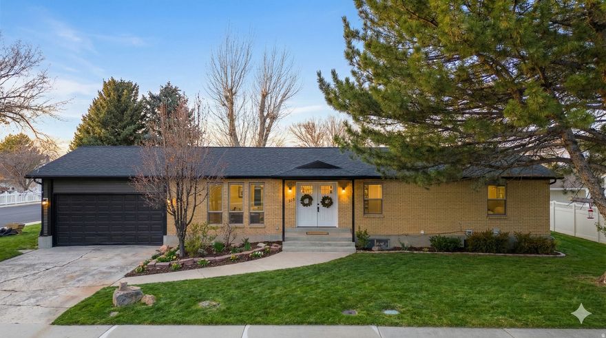 Back on the market. Buyers fianncing failed. Don't miss out on this renovated home from top to bottom!  This stunning home features all-new plumbing, sheetrock, electrical, paint, flooring and appliances. The spacious primary suite boasts a fantastic bedroom and luxurious bathroom. With a fully finished interior, this home is move-in ready and designed for modern living.