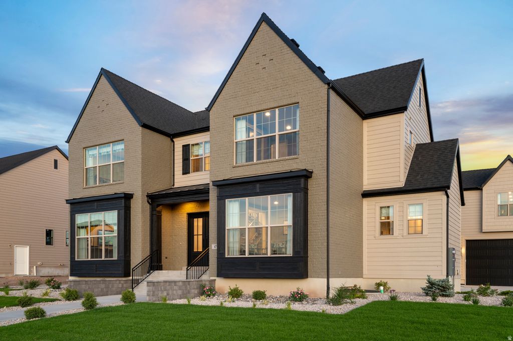 Photo of 479 W SUMMIT LN, Kaysville, UT 84037 (MLS # 2136534)