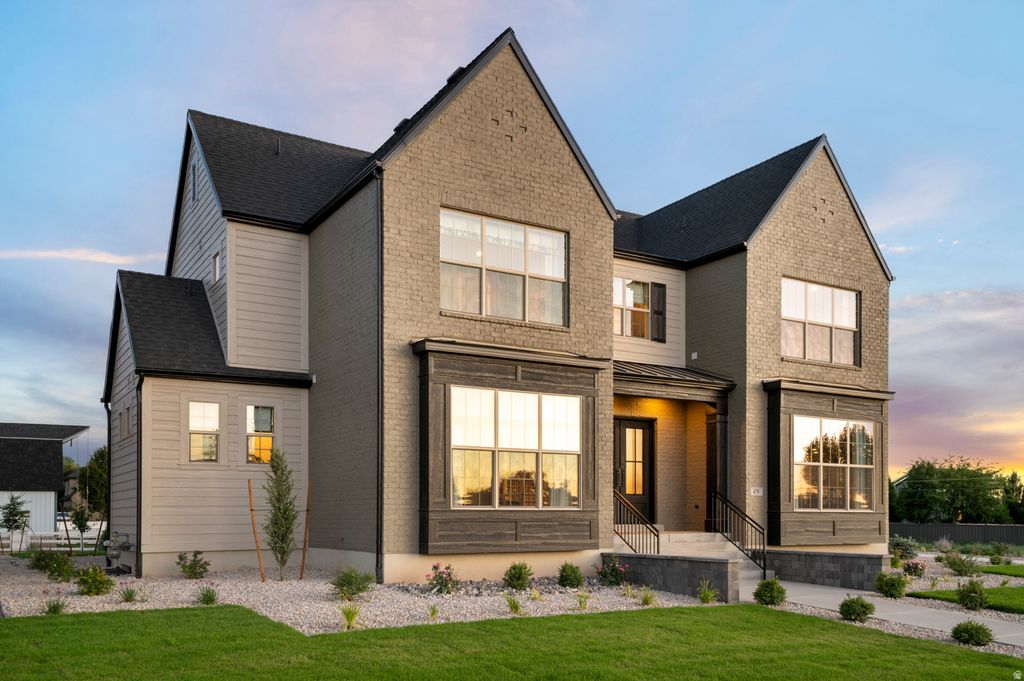 Photo of 479 W SUMMIT LN, Kaysville, UT 84037 (MLS # 2136534)