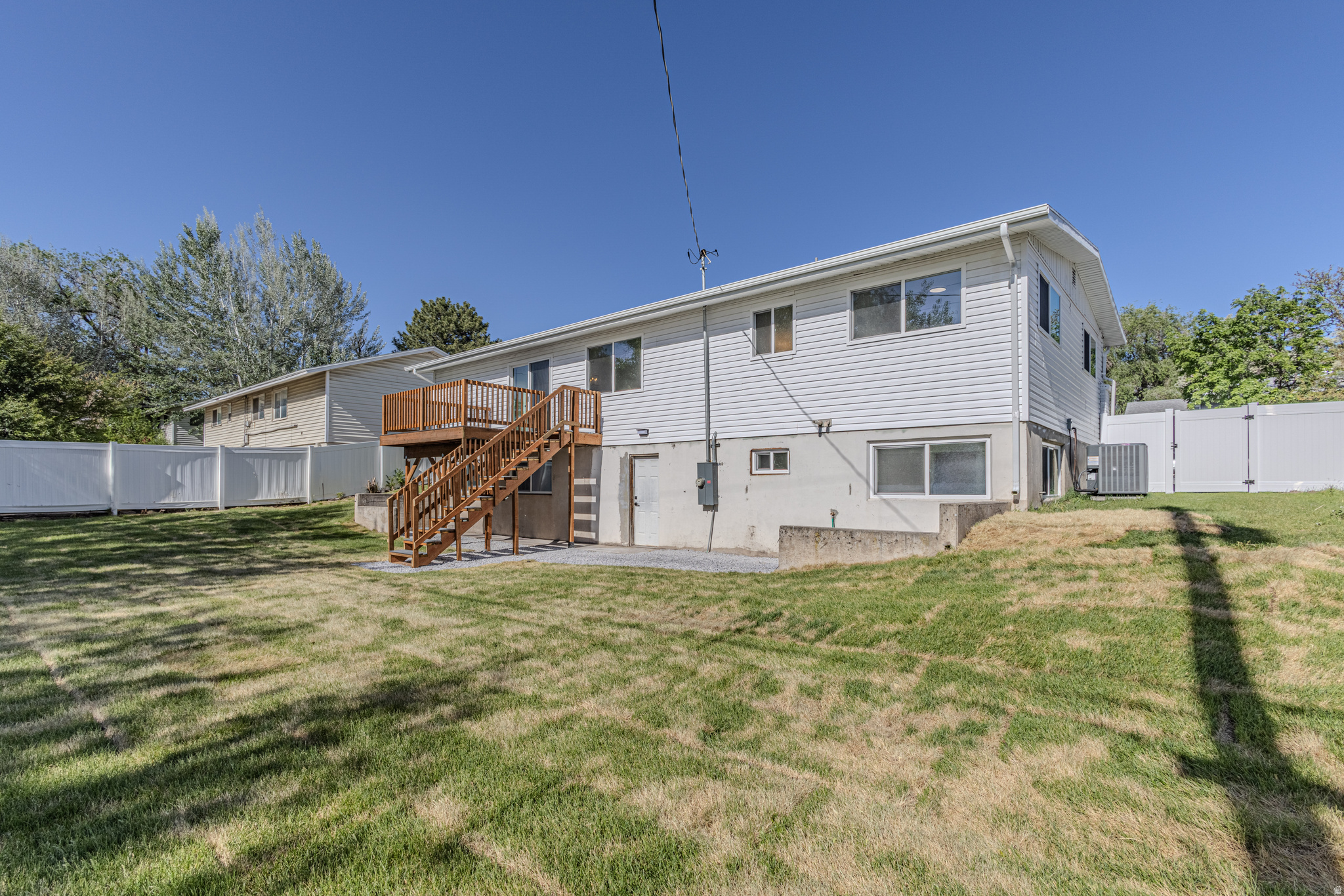 LAKEVIEW MANOR - Residential