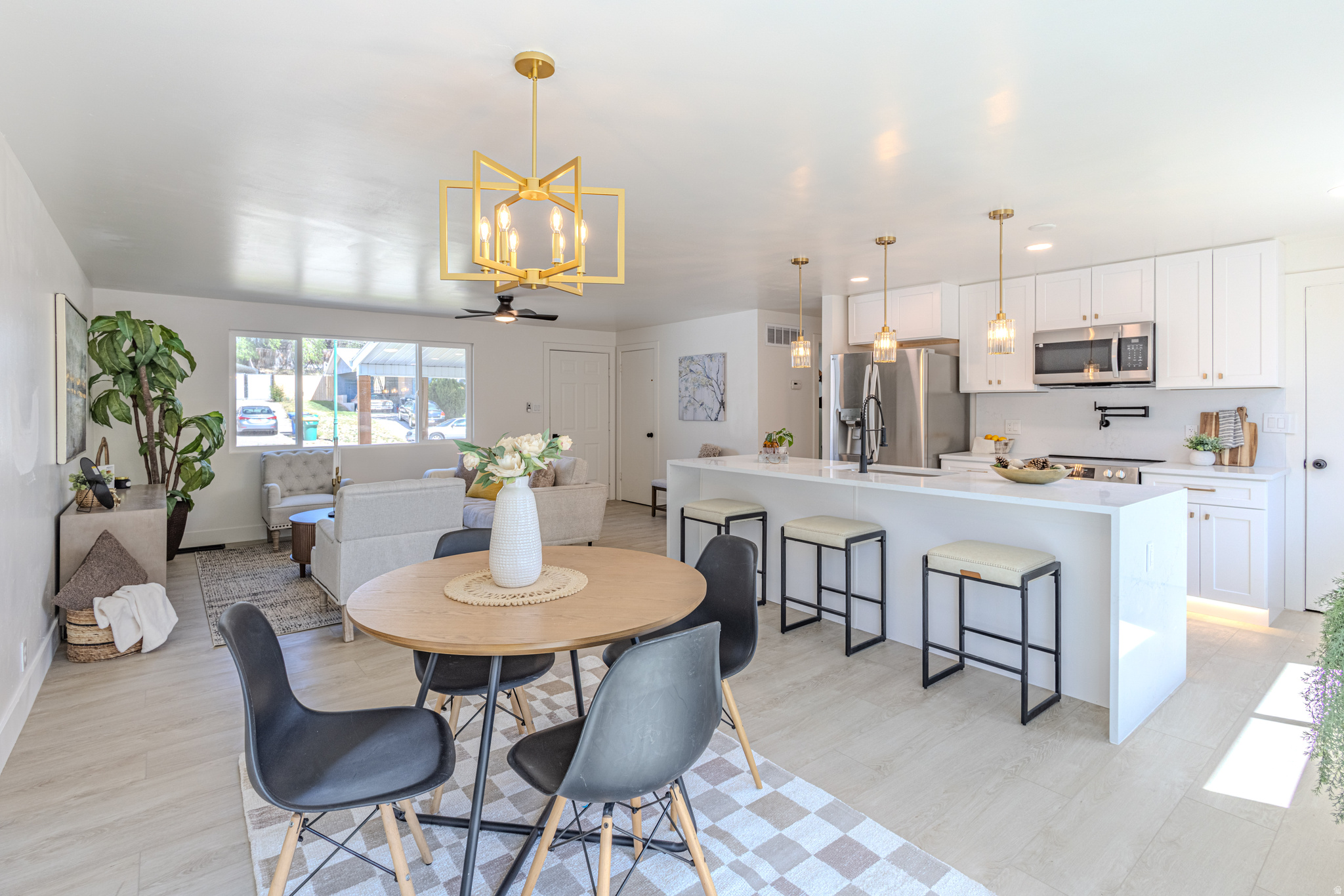 LAKEVIEW MANOR - Residential