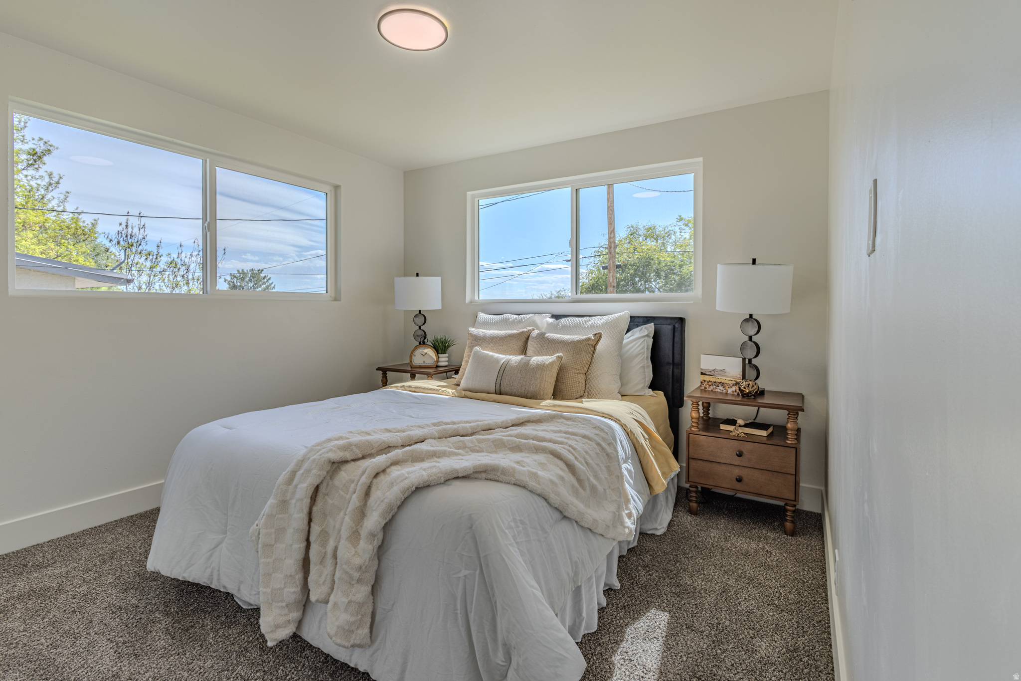 LAKEVIEW MANOR - Residential