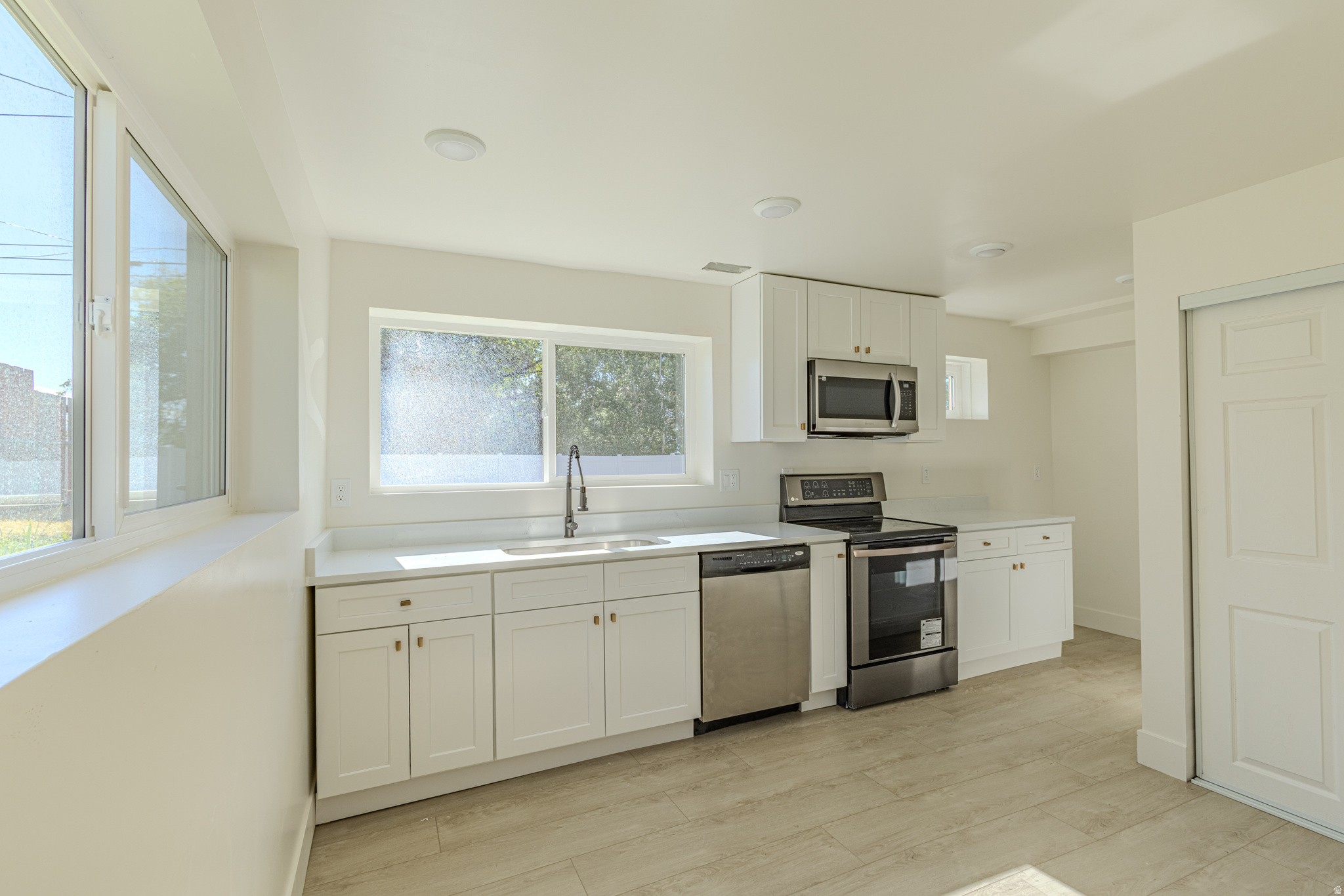 LAKEVIEW MANOR - Residential