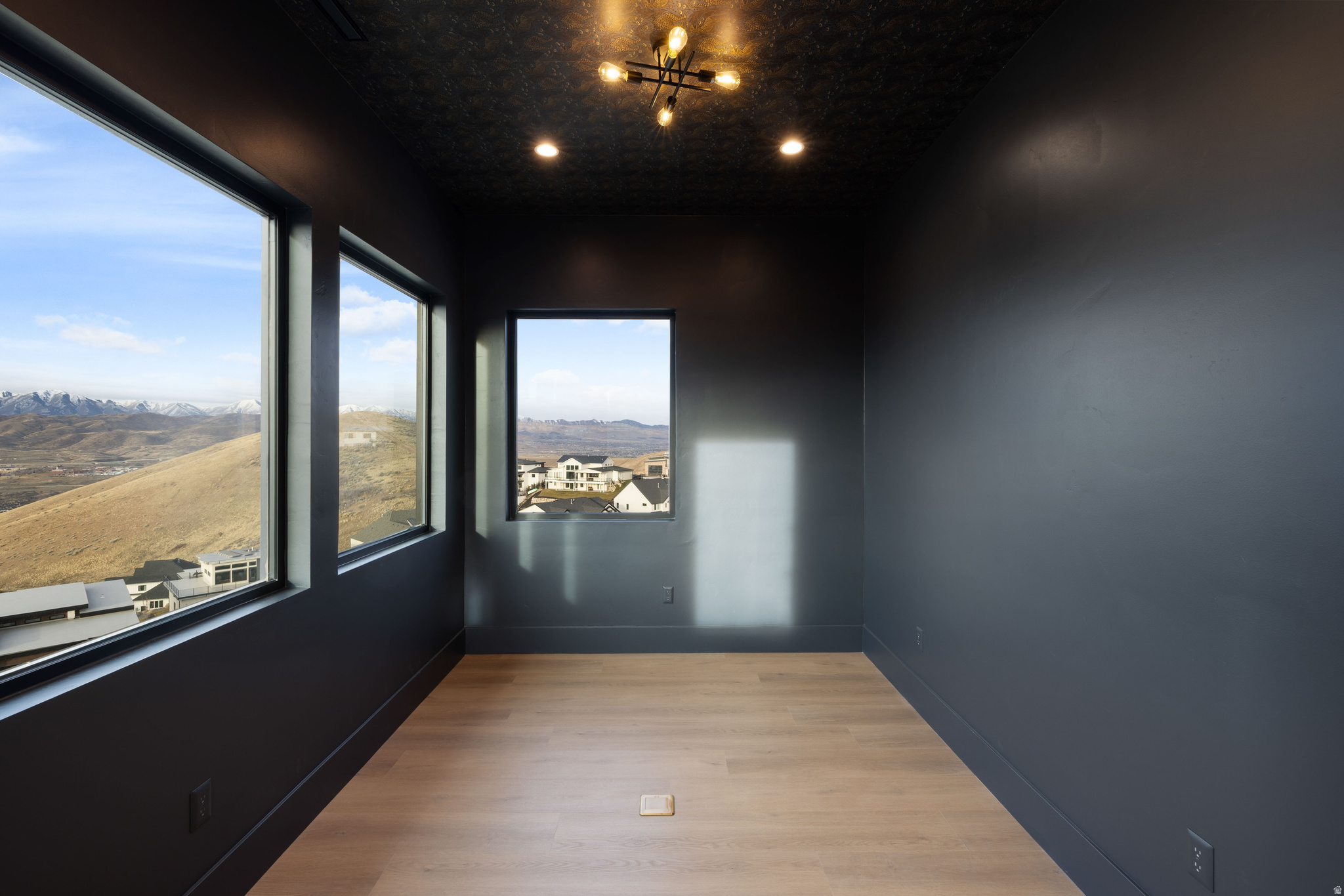 TRAVERSE MOUNTAIN - Residential