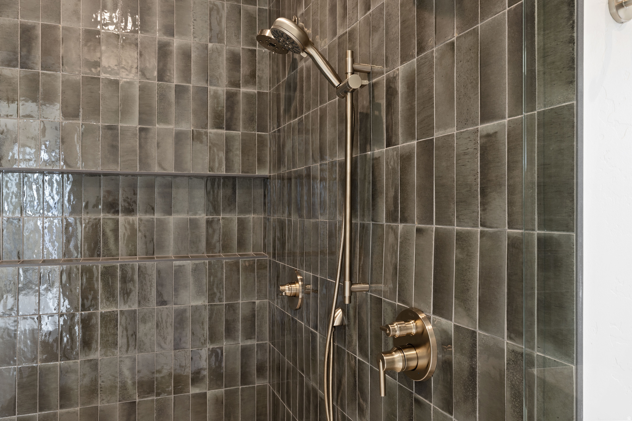 TRAVERSE MOUNTAIN - Residential