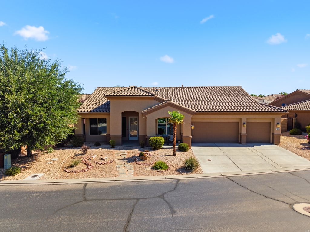Photo of 1662 W SUNSTAR DR, Saint George, UT 84790 (MLS # 2170035)