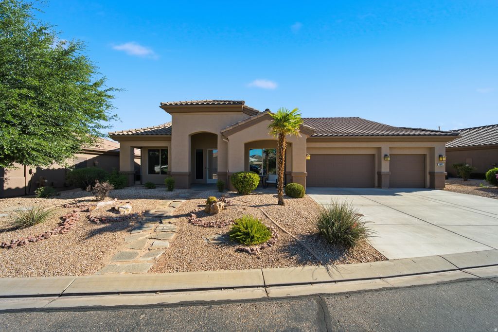 Photo of 1662 W SUNSTAR DR, Saint George, UT 84790 (MLS # 2170035)