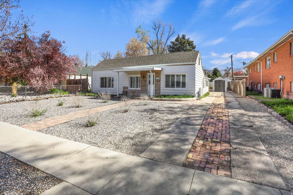 Photo of 2259 S 800 E, Salt Lake City, UT 84106 (MLS # 2146705)