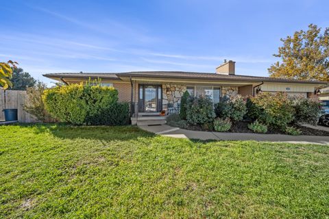 Photo of 1377 W PINEWOOD DR, Taylorsville, UT 84123 (MLS # 2121600)