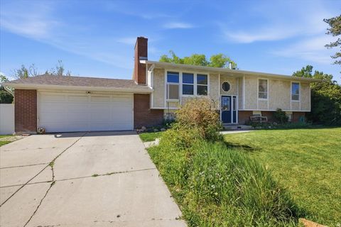 Tiny photo for 2811 W LASTRADA WAY S, Riverton, UT 84065 (MLS # 2158508)