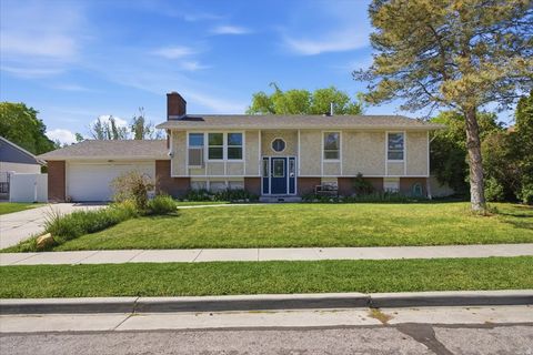 Tiny photo for 2811 W LASTRADA WAY S, Riverton, UT 84065 (MLS # 2158508)