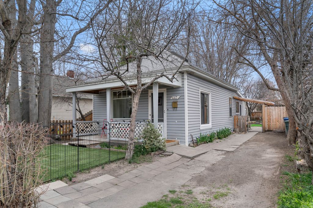 Photo of 447 S GOSHEN ST W, Salt Lake City, UT 84104 (MLS # 2144424)