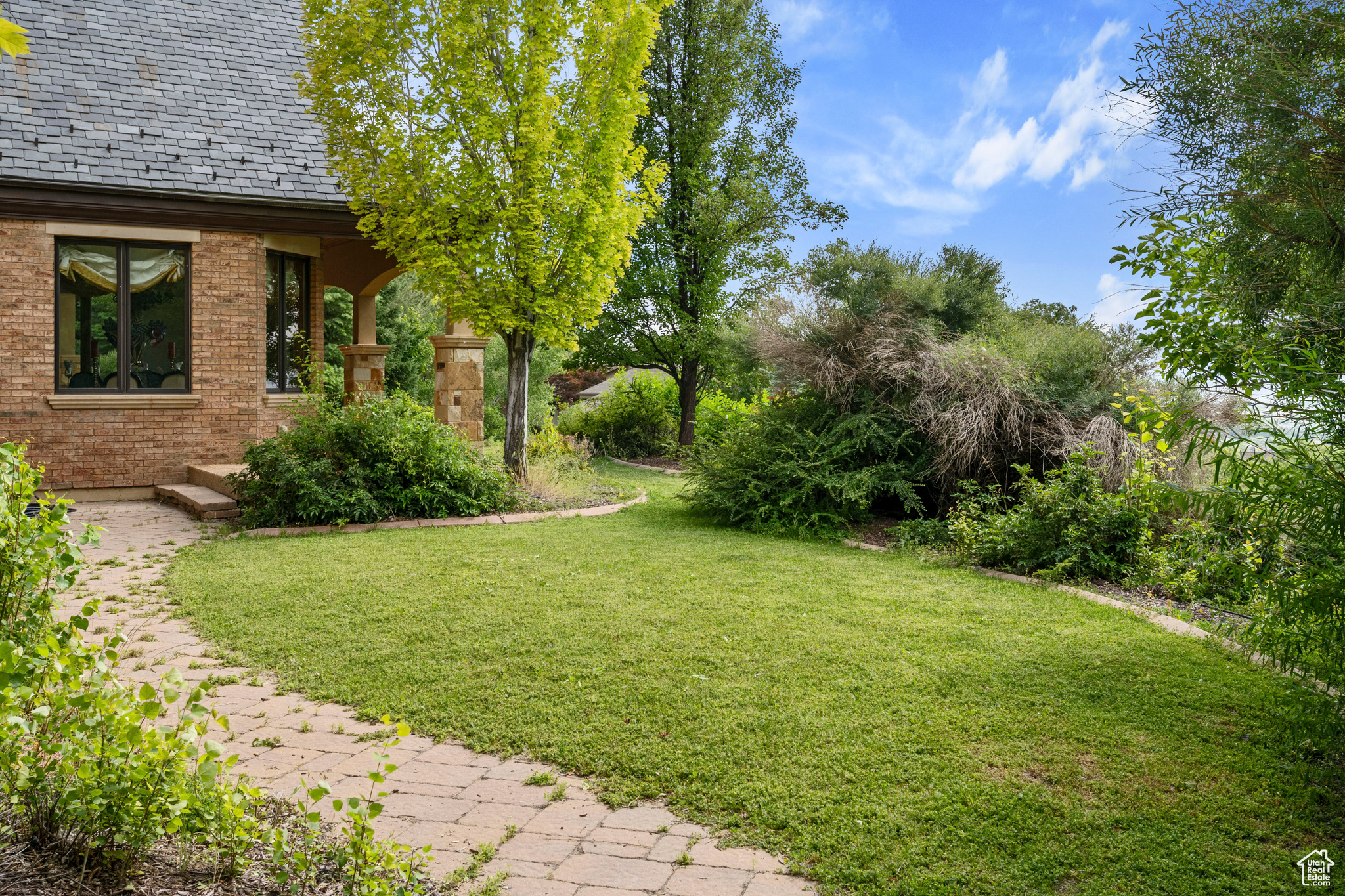HILLSIDE OAKS - Residential