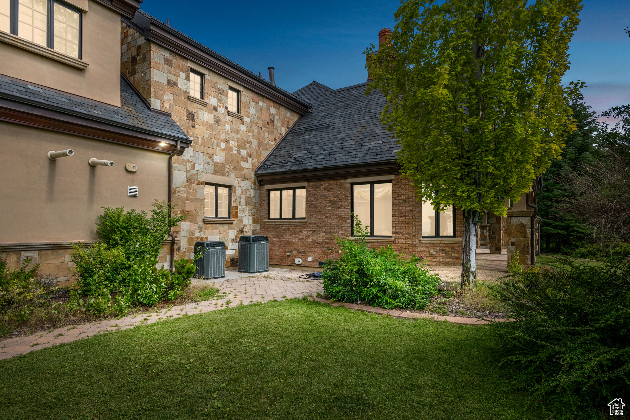 HILLSIDE OAKS - Residential