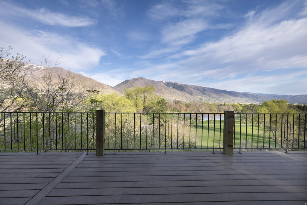 Photo of 1572 N STAYNER DR W, Farmington, UT 84025 (MLS # 2147093)