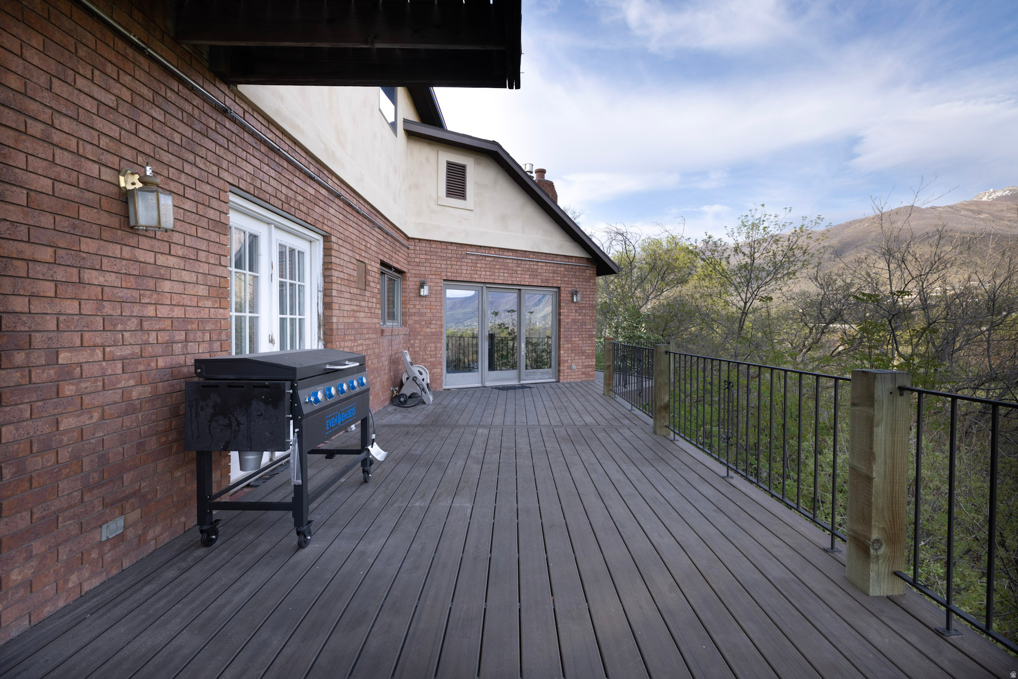 OAKRIDGE VILLAGE - Residential