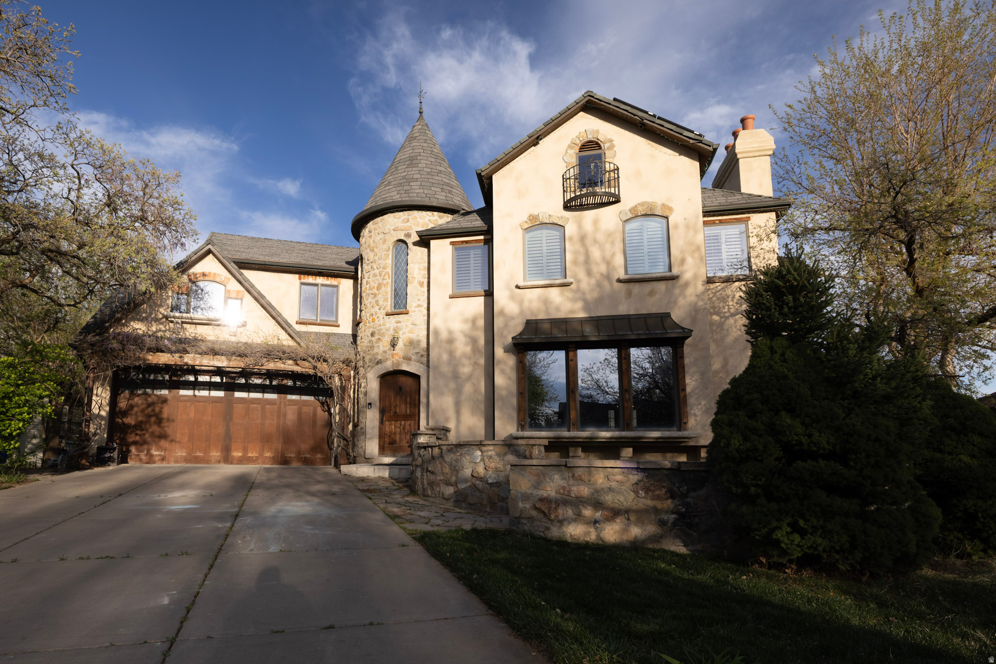 OAKRIDGE VILLAGE - Residential