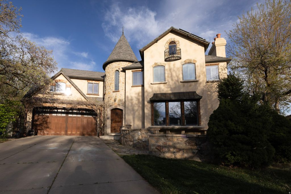 Photo of 1572 N STAYNER DR W, Farmington, UT 84025 (MLS # 2147093)