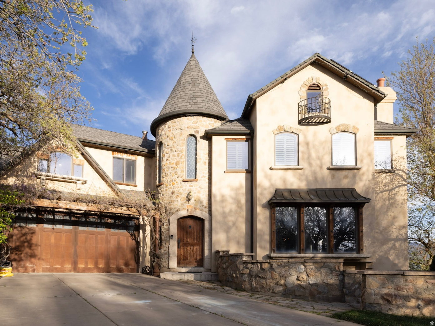 OAKRIDGE VILLAGE - Residential