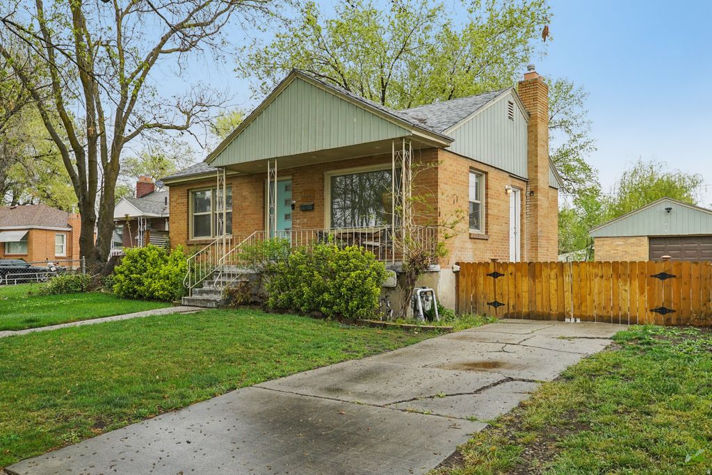 Photo of 1379 S UTAHNA DR W, Salt Lake City, UT 84104 (MLS # 2147953)