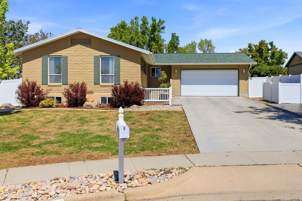 Photo of 441 S 925 E, Kaysville, UT 84037 (MLS # 2156407)