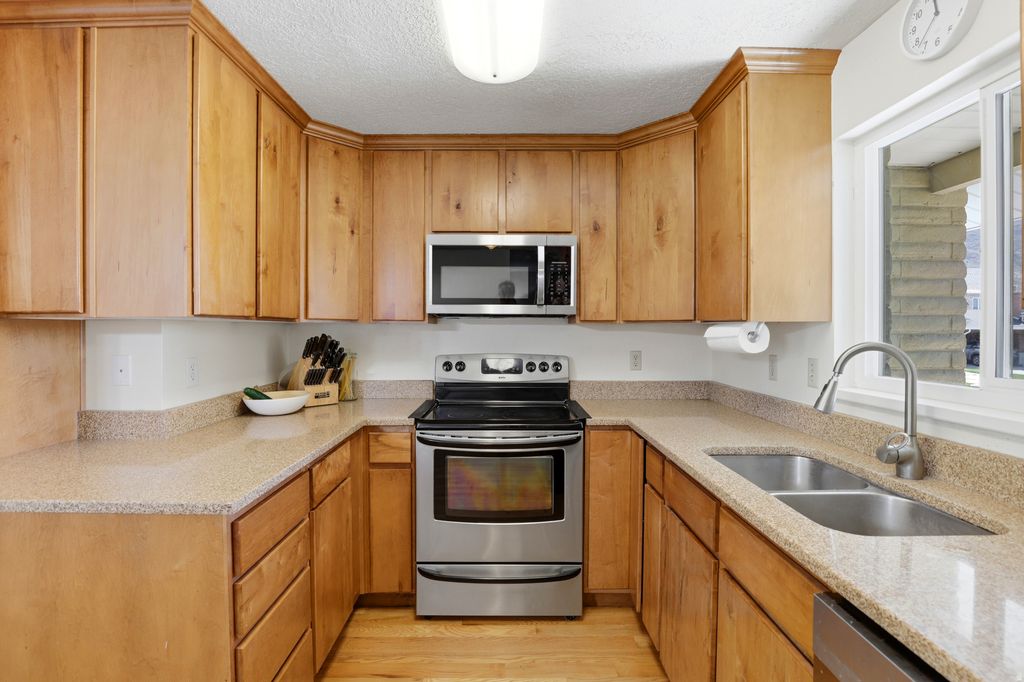 Photo of 441 S 925 E, Kaysville, UT 84037 (MLS # 2156407)