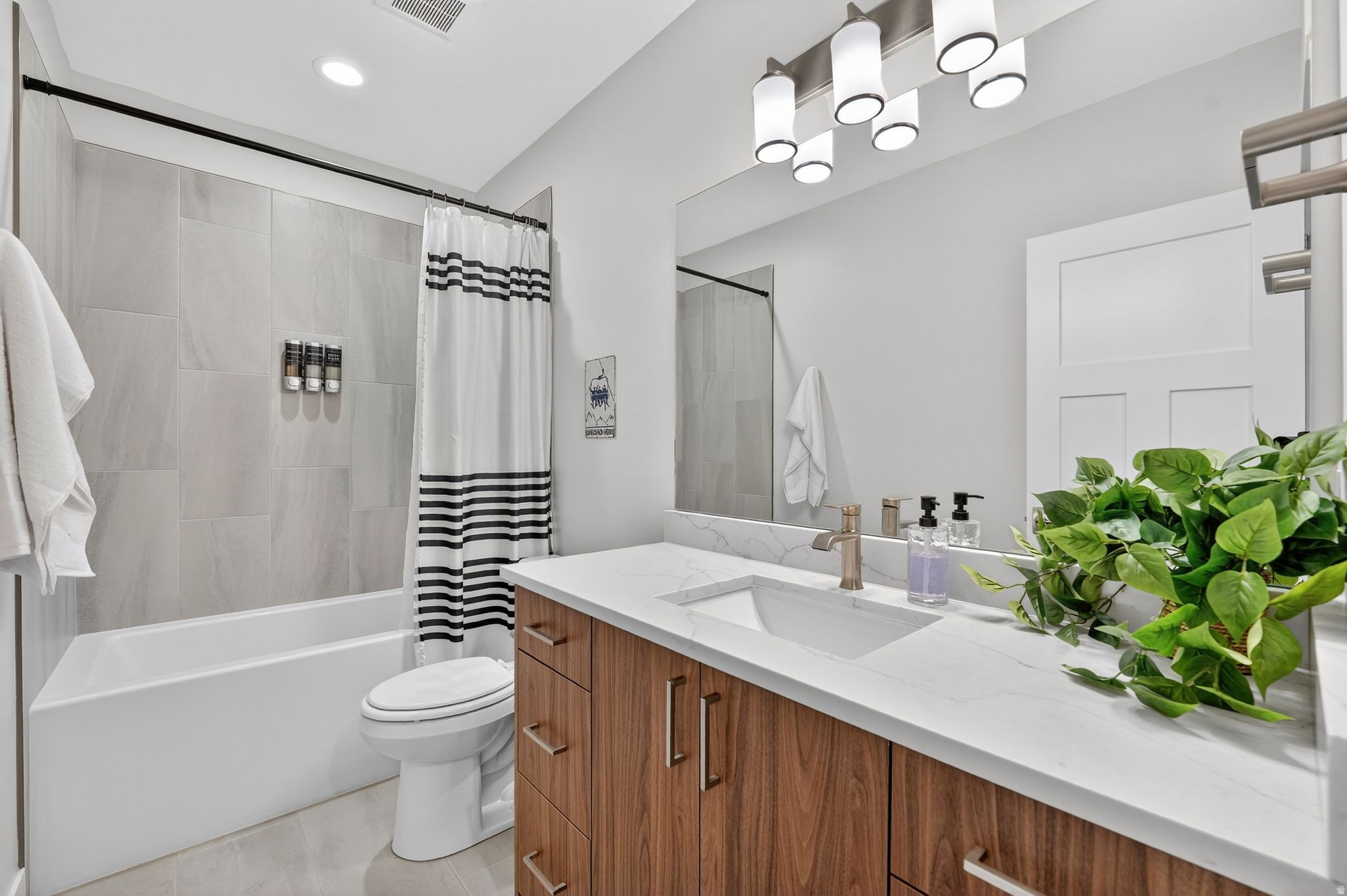 THE BRIDGES - Residential